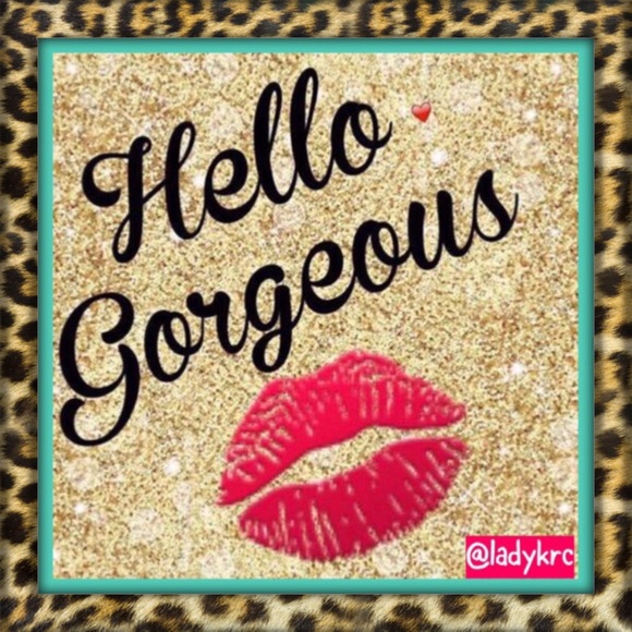 👑✅PRICE FIRM✅ AUTHENTIC Brand new CHANEL eye pencil and nail polish set - Picture 8 of 10